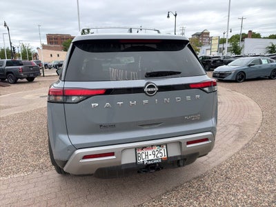 2025 Nissan Pathfinder Platinum 4WD