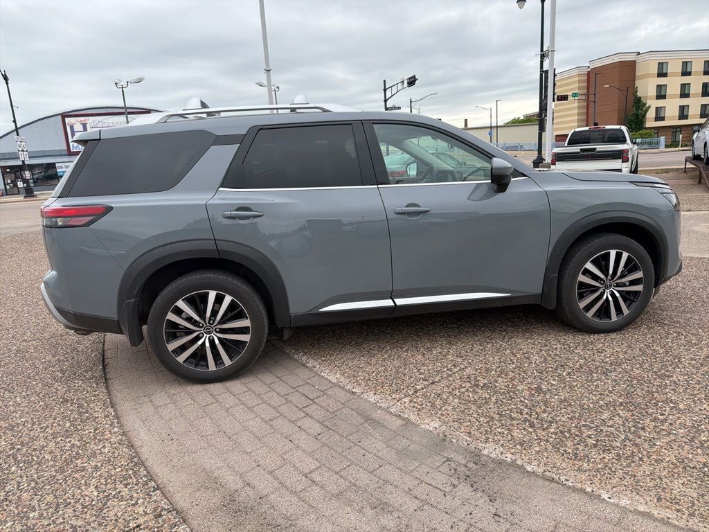 2025 Nissan Pathfinder Platinum 4WD