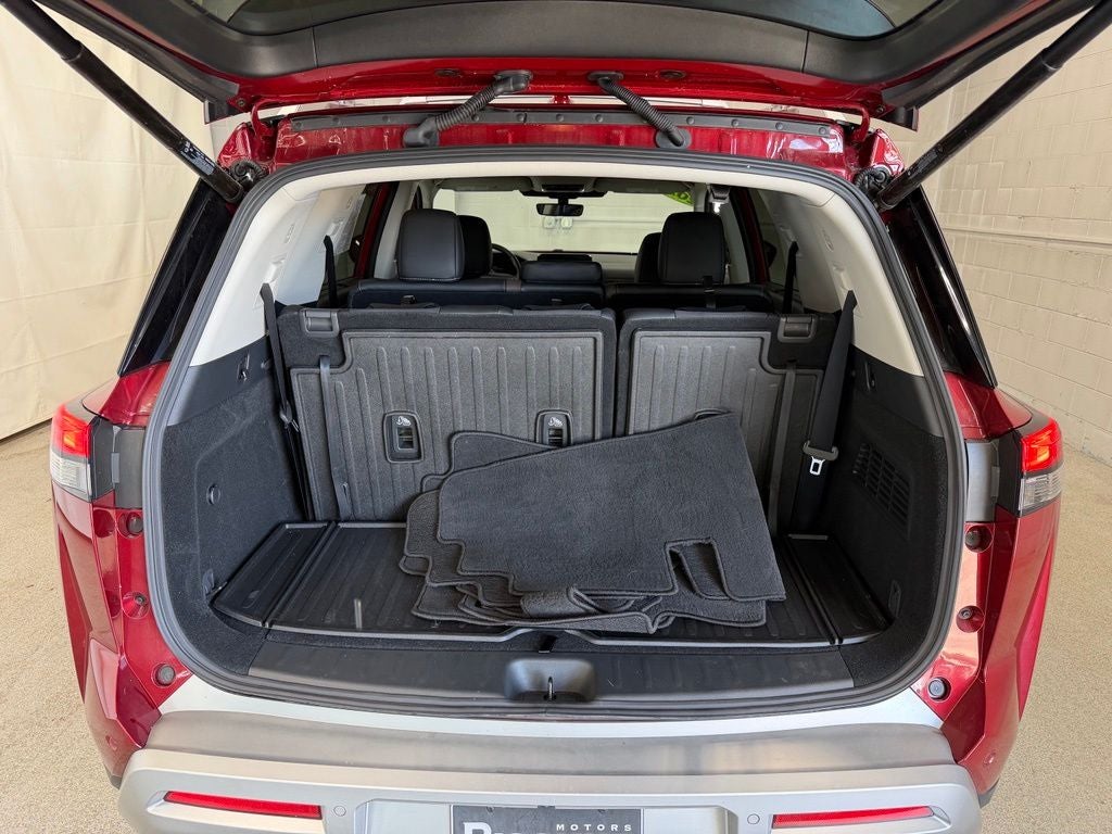 2025 Nissan Pathfinder Platinum 4WD