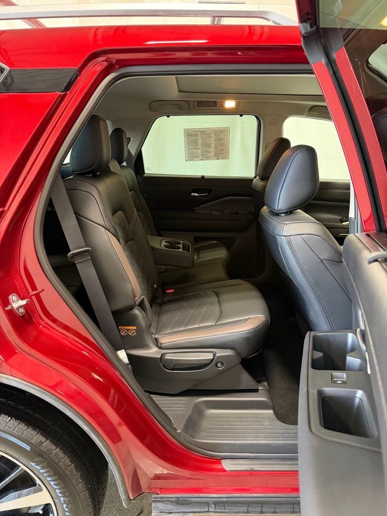 2025 Nissan Pathfinder Platinum 4WD