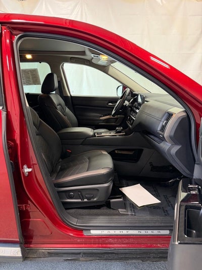 2025 Nissan Pathfinder Platinum 4WD