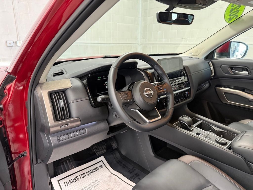 2025 Nissan Pathfinder Platinum 4WD
