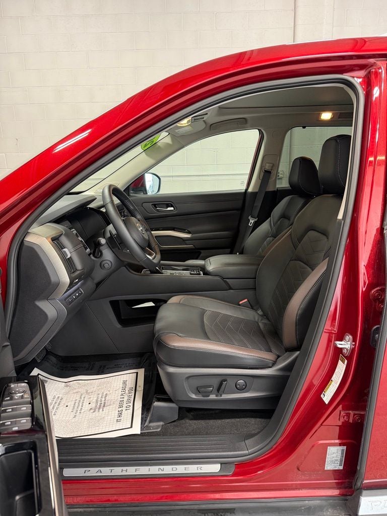 2025 Nissan Pathfinder Platinum 4WD
