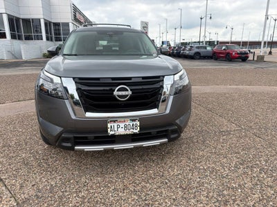 2025 Nissan Pathfinder Platinum