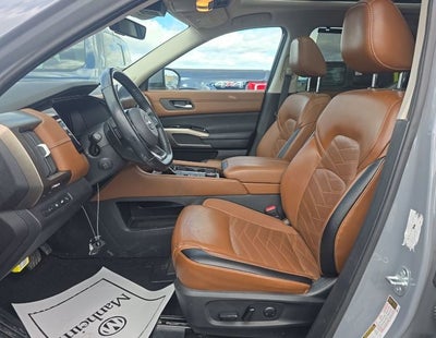 2023 Nissan Pathfinder Platinum