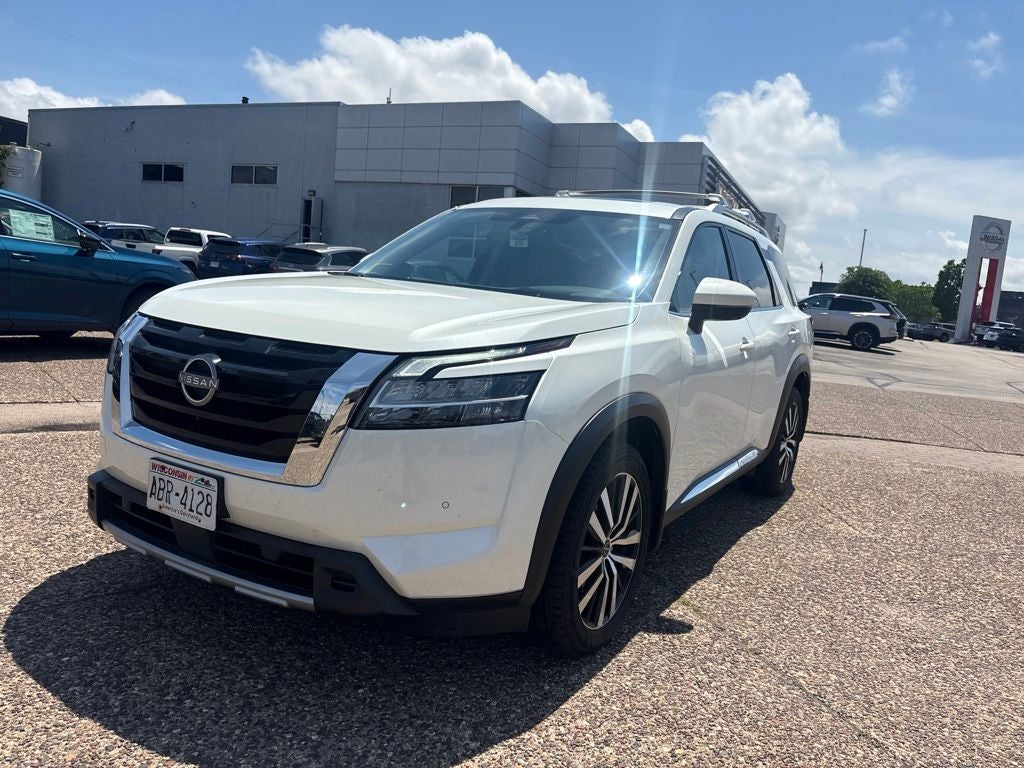 2023 Nissan Pathfinder Platinum