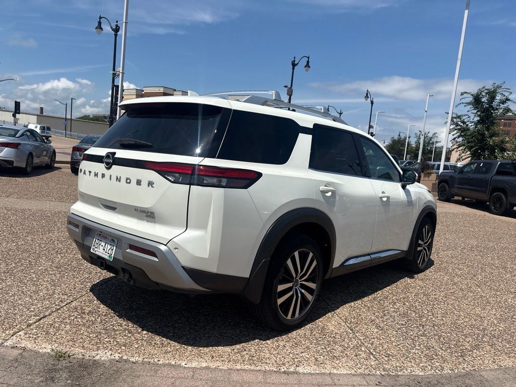 2023 Nissan Pathfinder Platinum