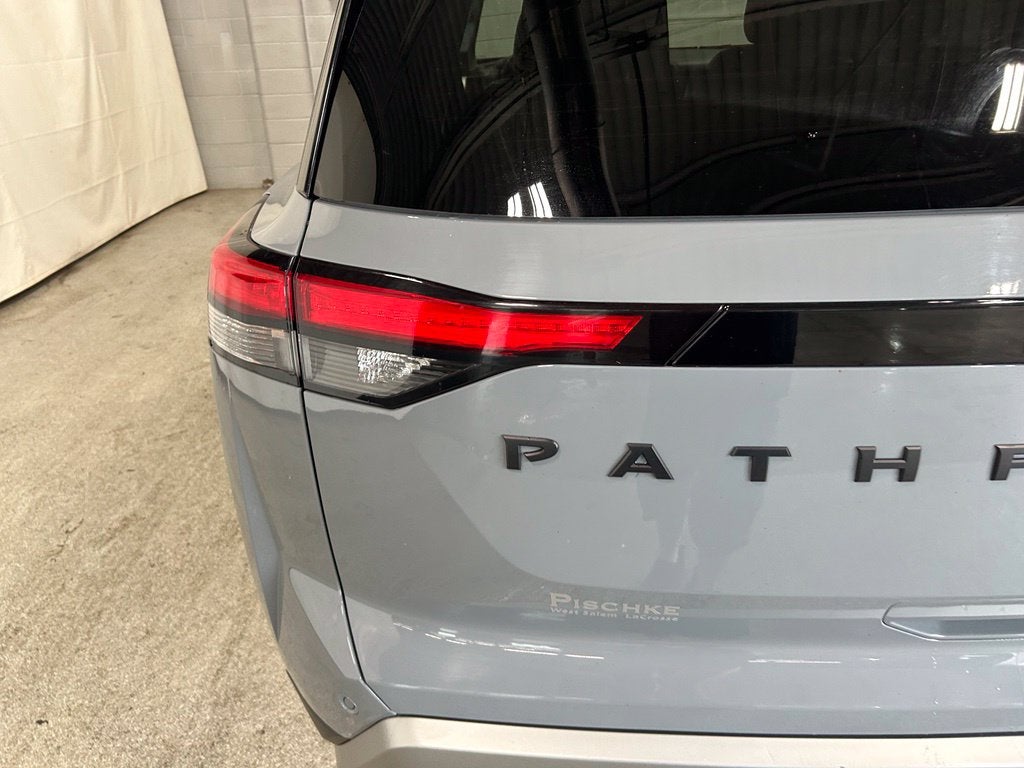 2024 Nissan Pathfinder Platinum 4WD