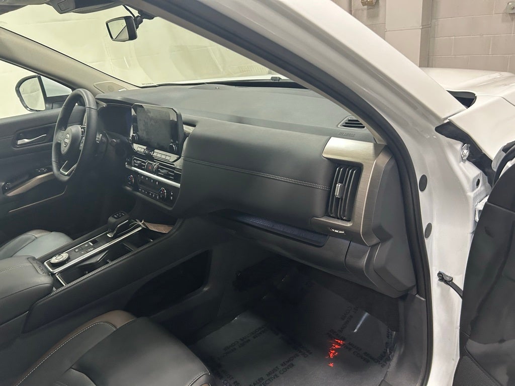 2025 Nissan Pathfinder Platinum 4WD