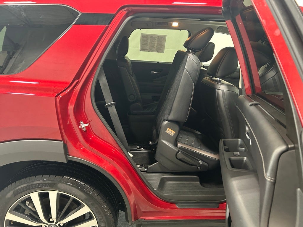 2023 Nissan Pathfinder Platinum 4WD