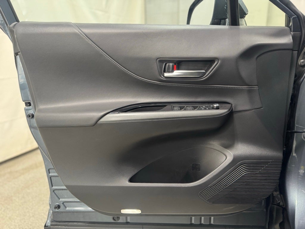 2024 Toyota Venza LE