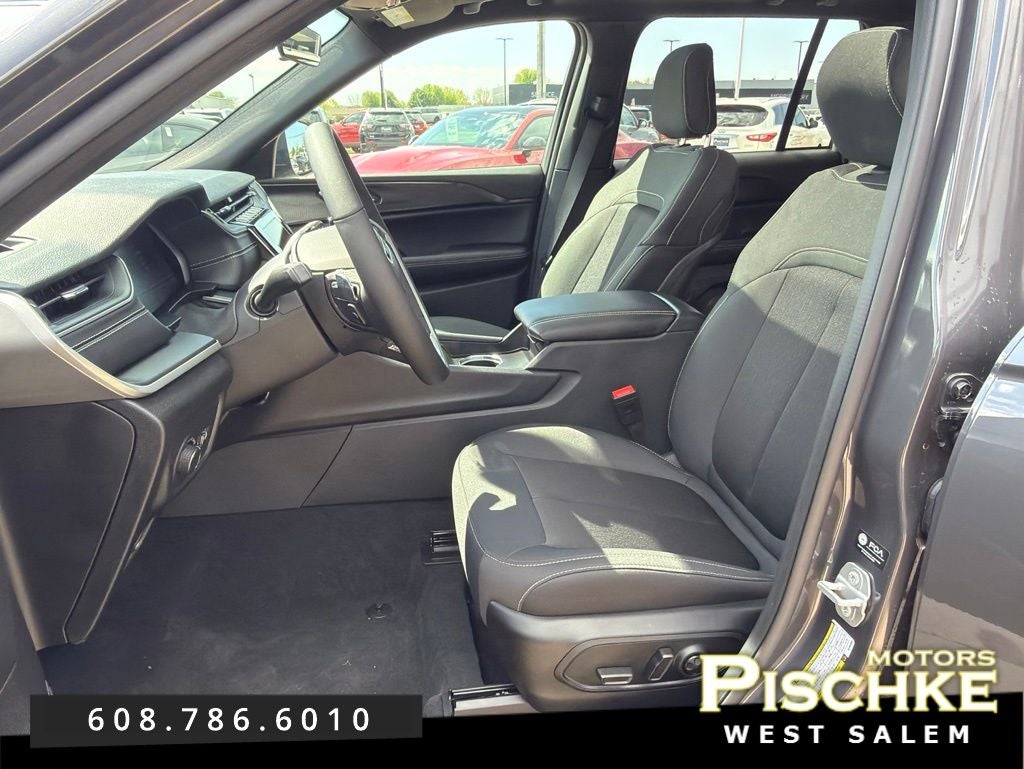 2025 Jeep Grand Cherokee Laredo X 4x4