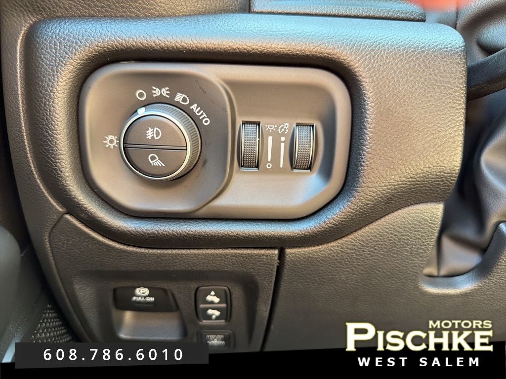 2025 RAM 1500 Big Horn Crew Cab 4x4 5'7' Box