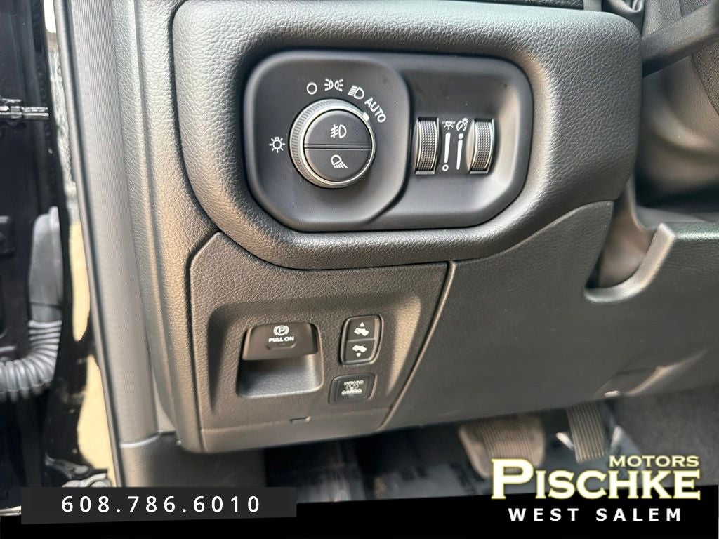 2025 RAM 1500 Big Horn Crew Cab 4x4 5'7' Box