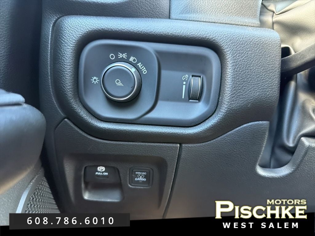 2025 RAM 1500 Tradesman Crew Cab 4x4 6'4' Box