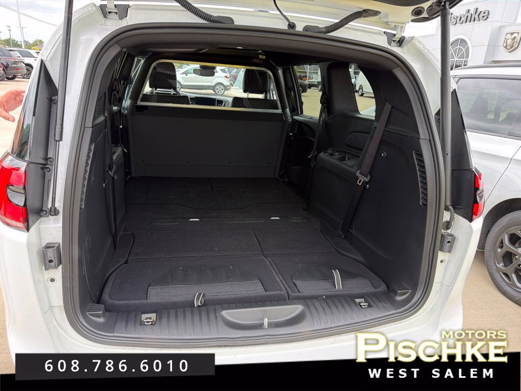 2025 Chrysler Pacifica Select