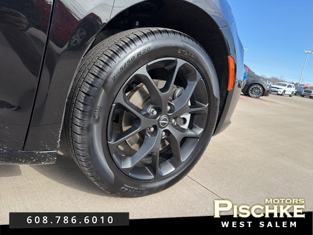 2025 Chrysler Pacifica Limited AWD