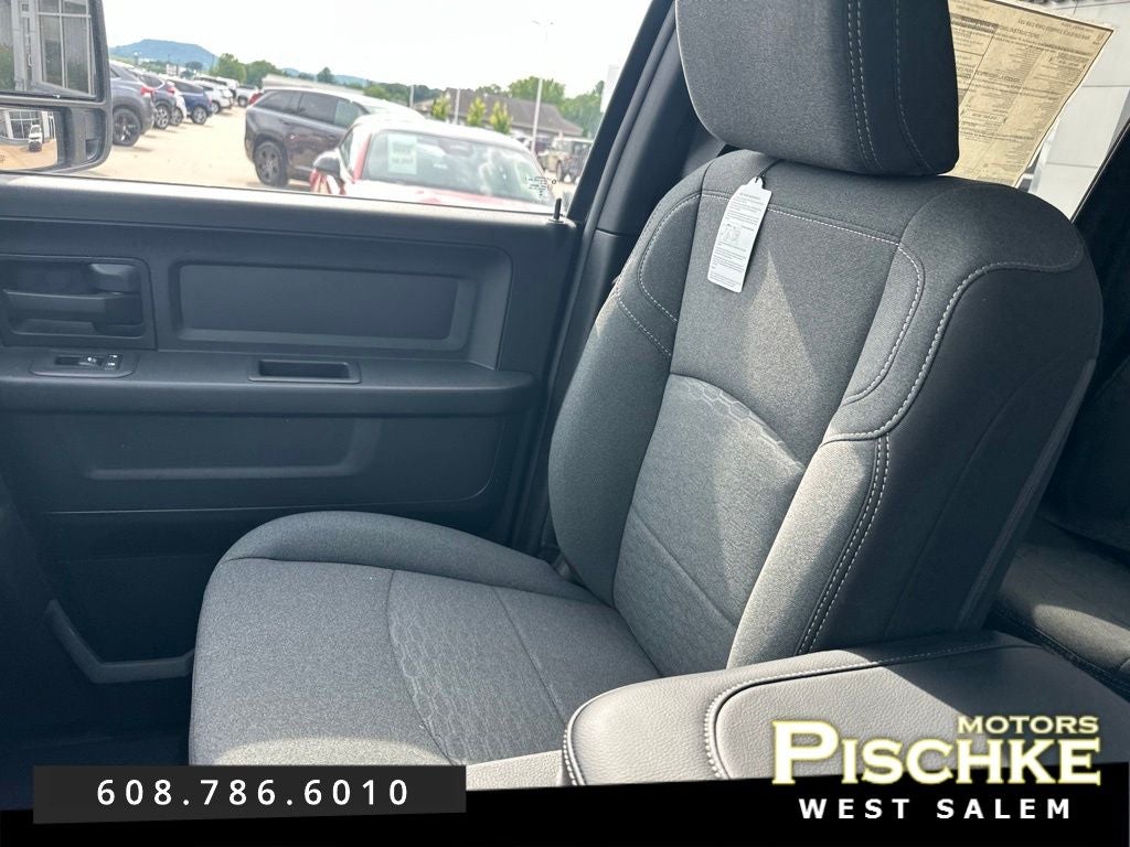 2026 RAM Ram 2500 RAM 2500 BLACK EXPRESS CREW CAB 4X4 6'4' BOX